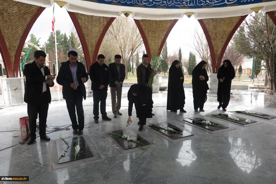 حضور رئیس و کارکنان دانشگاه فنی استان ایلام در مزار شهدای گمنام جهت تجدید میثاق با امام و آرمانهای انقلاب اسلامی
 3
