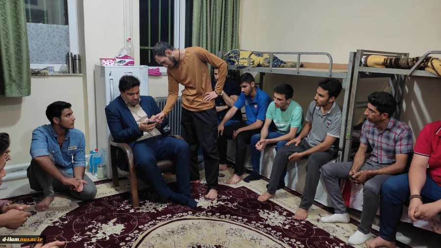 در سفر استانی به قم صورت گرفت؛
ملاقات عمومی رئیس و اعضای هیئت رئیسه دانشگاه با دانشگاهیان دانشگاه فنی و حرفه‌ای استان قم 5
