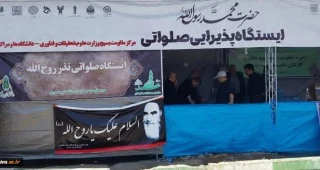 در سی و پنجمین سالگرد رحلت بنیان‌گذار جمهوری اسلامی صورت گرفت:
خدمت‌رسانی حوزه مقاومت بسیج کارکنان دانشگاه فنی و حرفه‌ای به زائرین مرقد مطهر امام خمینی (ره)
