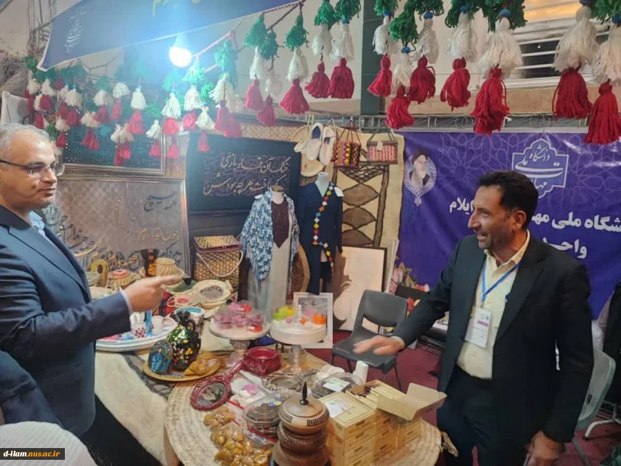  بازدید دکتر حسینی، معاون محترم توسعه اشتغال‌ وزارت کار، تعاون و رفاه اجتماعی از غرفه دانشگاه ملی مهارت استان ایلام در روز دوشنبه ۸ اردیبهشت ماه.

 2